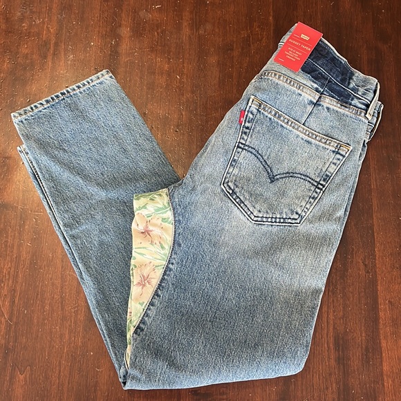 Levi’s Gusset Taper Jeans in Tropical Hibiscus Size 31x30 NWT - Picture 5 of 9